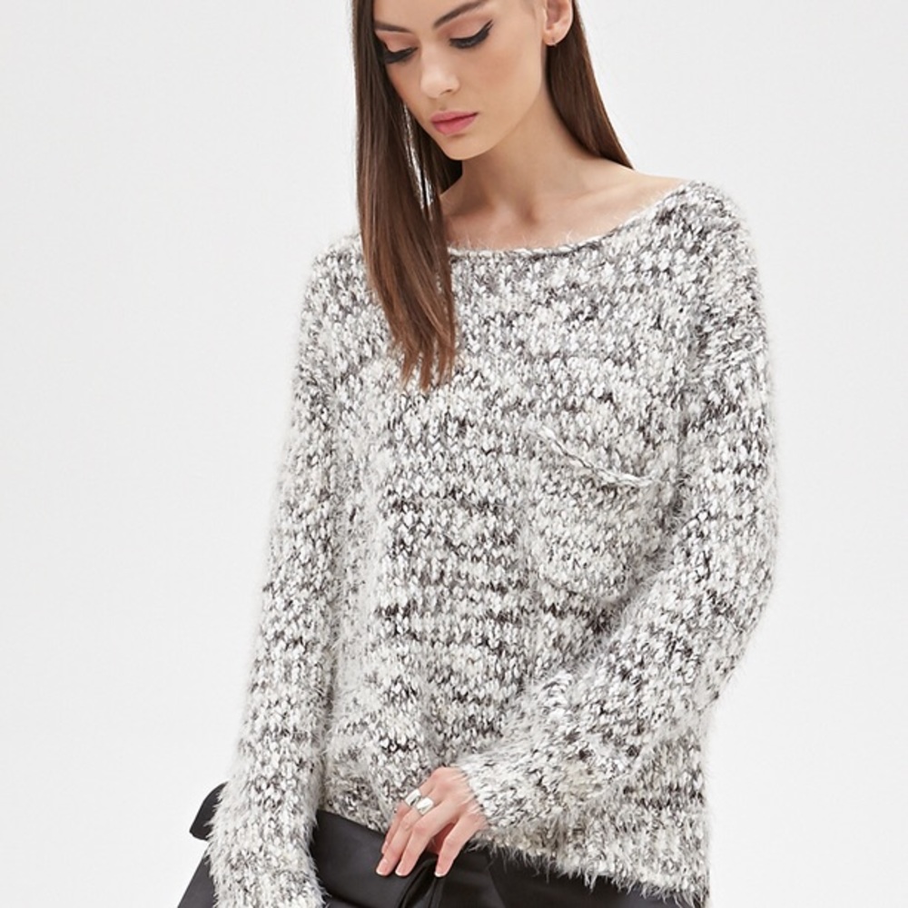 ⭐️F21 fuzzy knitted sweater